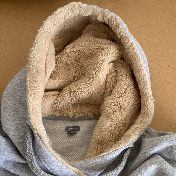 aerie Hoodie. Small. Fleece lined hood and front pocket. Gray - Picture 7 of 12